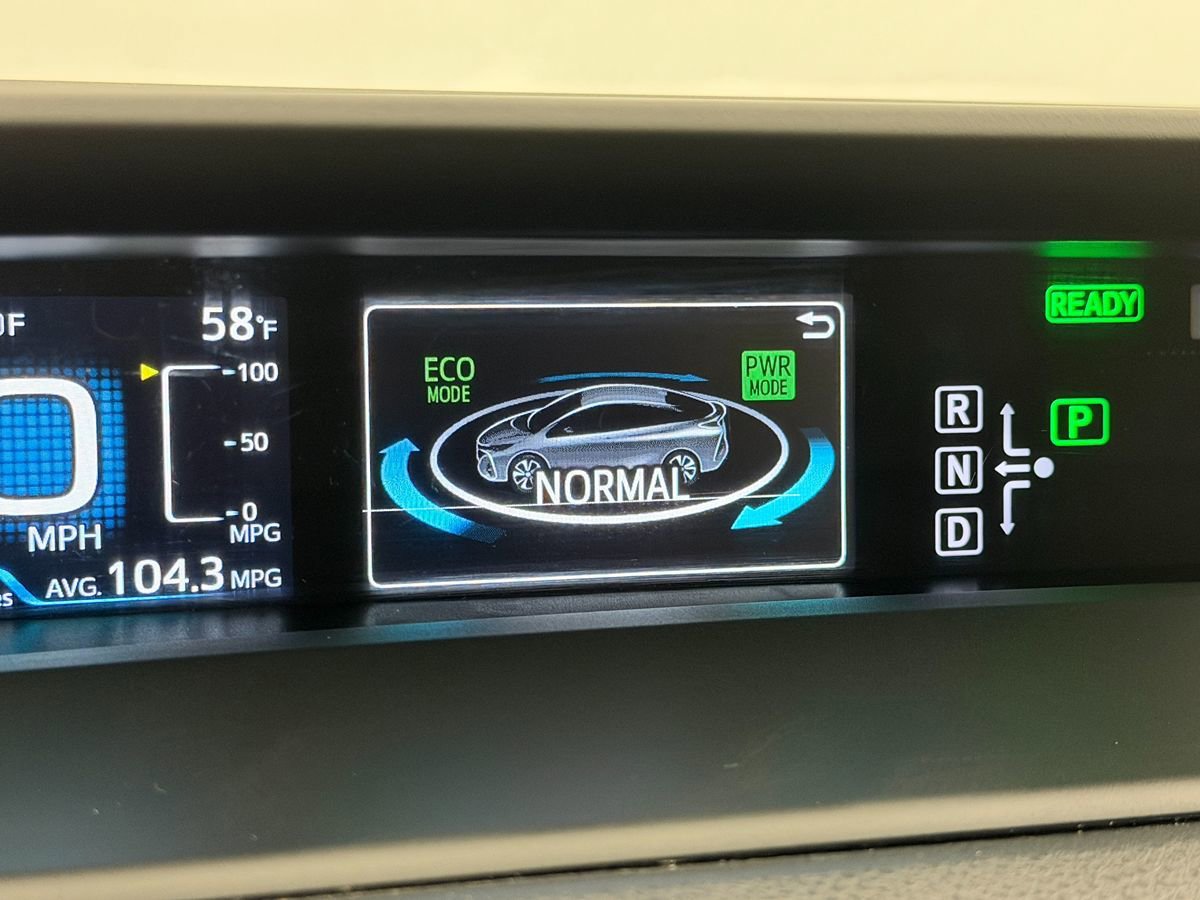 Used 2017 Toyota Prius Prime Advanced FWD image 20