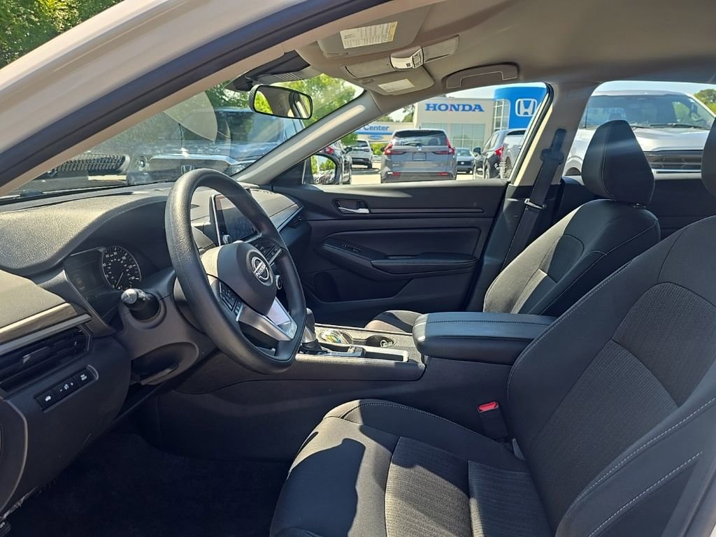 Used 2025 Nissan Altima 2.5 SV FWD image 10