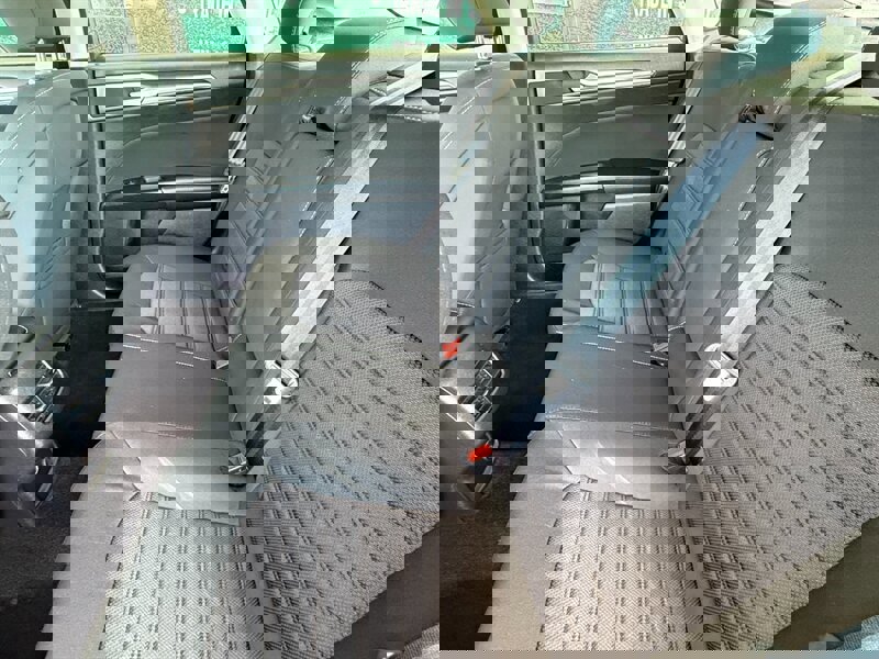 Used 2020 Ford Fusion SE image 25