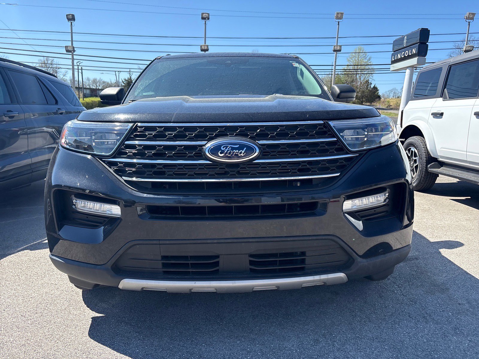 Used 2022 Ford Explorer XLT w/ Equipment Group 202A image 2