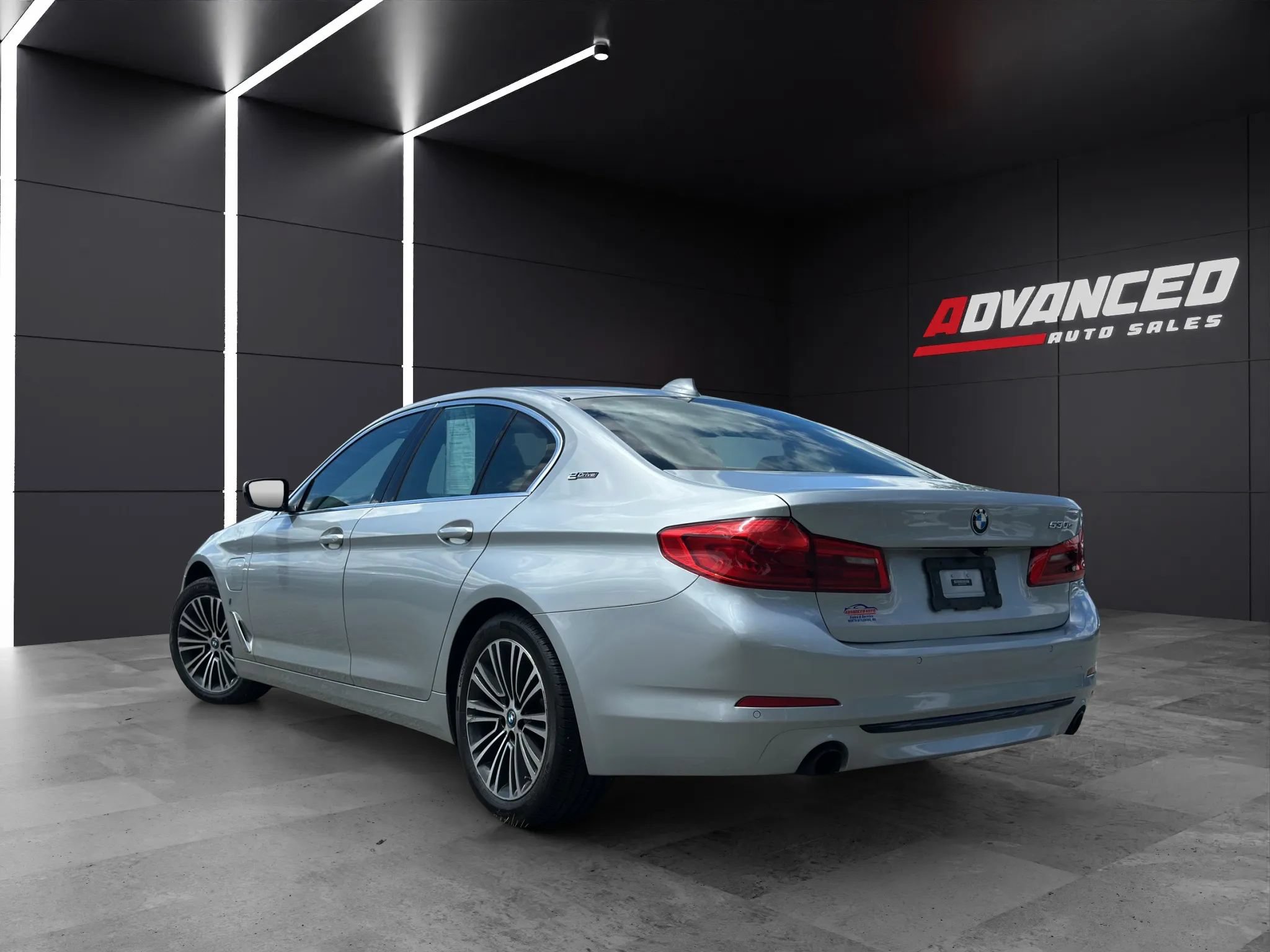 Used 2019 BMW 530e xDrive w/ Convenience Package AWD/4WD image 4