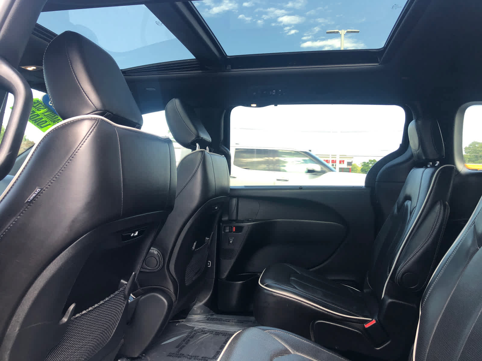 Used 2025 Chrysler Pacifica Limited FWD image 25