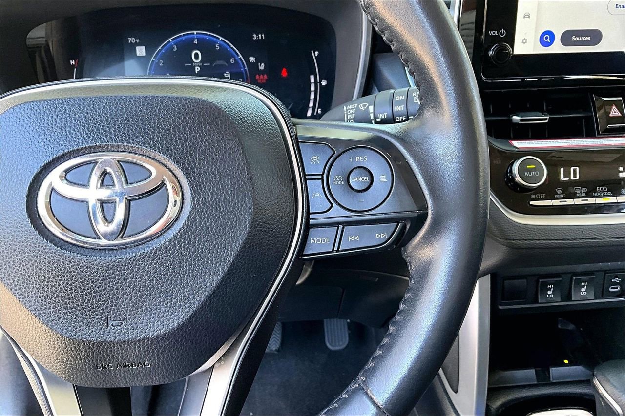 Used 2024 Toyota Corolla Cross XLE image 11