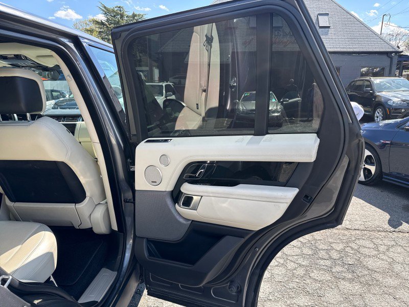 Used 2018 Land Rover Range Rover HSE image 13