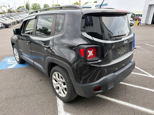 Used 2017 Jeep Renegade Latitude FWD image 6