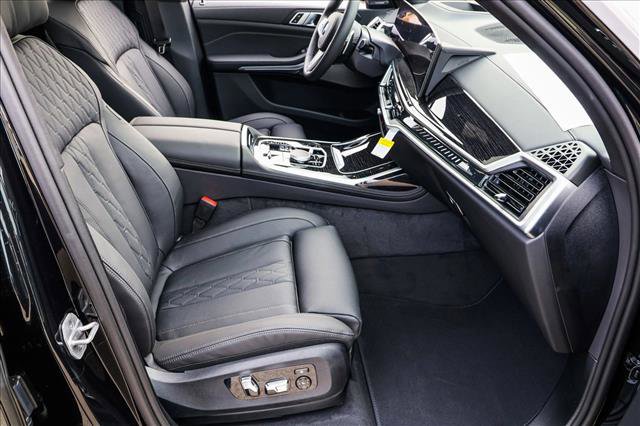 Used 2025 BMW X7 M60i image 27