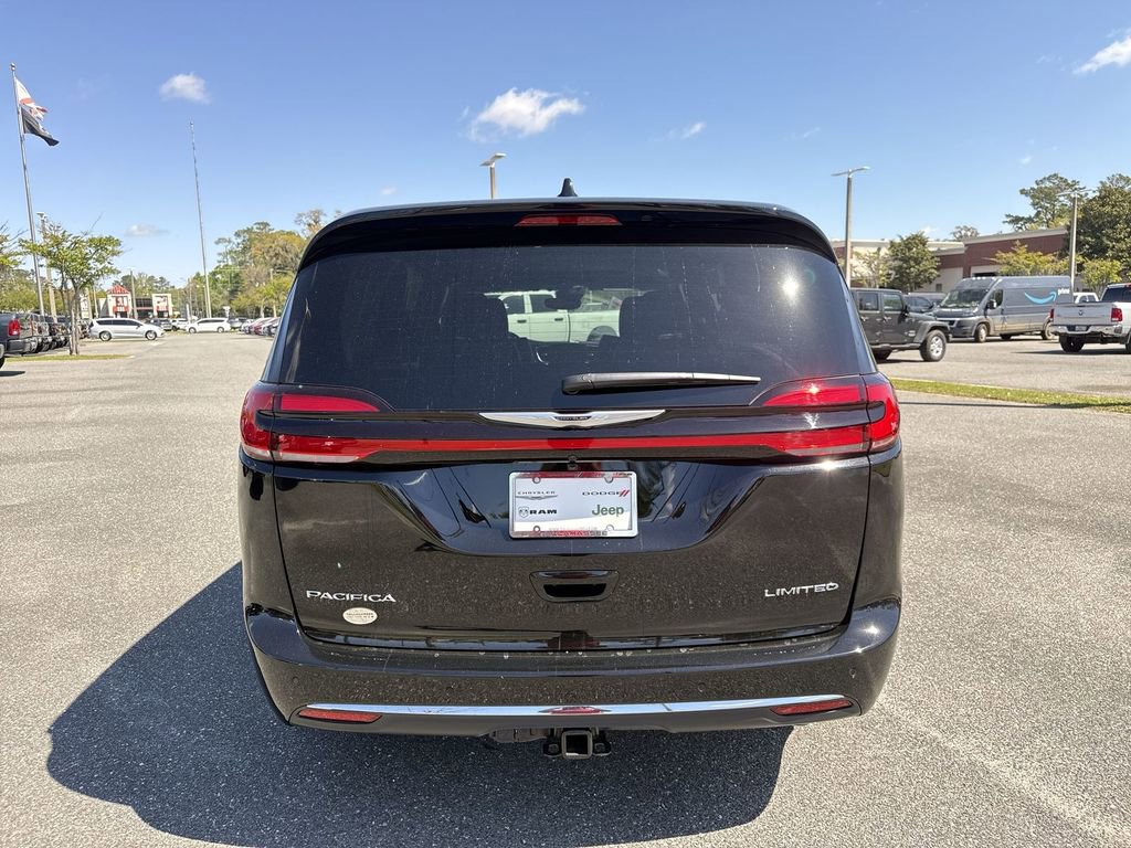 New 2026 Chrysler Pacifica Limited w/ Trailer Tow Group FWD image 4