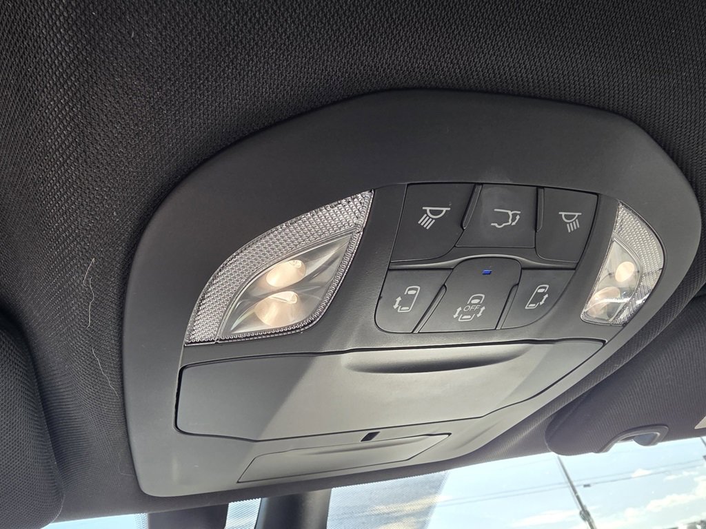 Used 2021 Chrysler Pacifica Limited w/ Uconnect Theater Family Group image 21