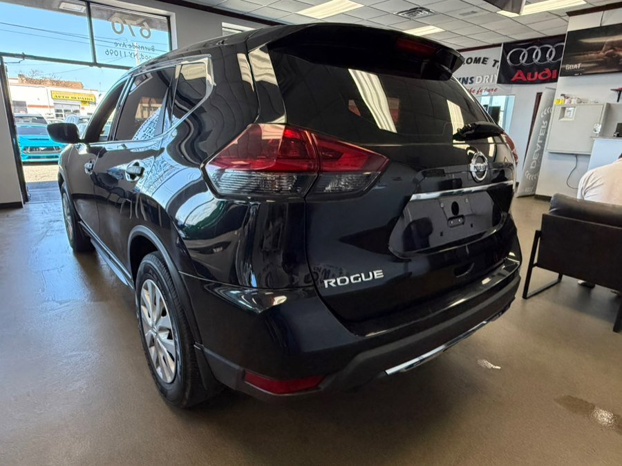 Used 2018 Nissan Rogue S image 11