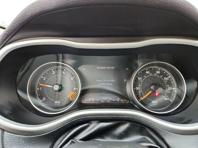 Used 2015 Jeep Cherokee Trailhawk w/ Cold Weather Group AWD/4WD image 18