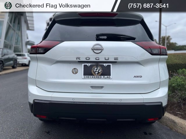 Used 2024 Nissan Rogue S AWD/4WD image 11