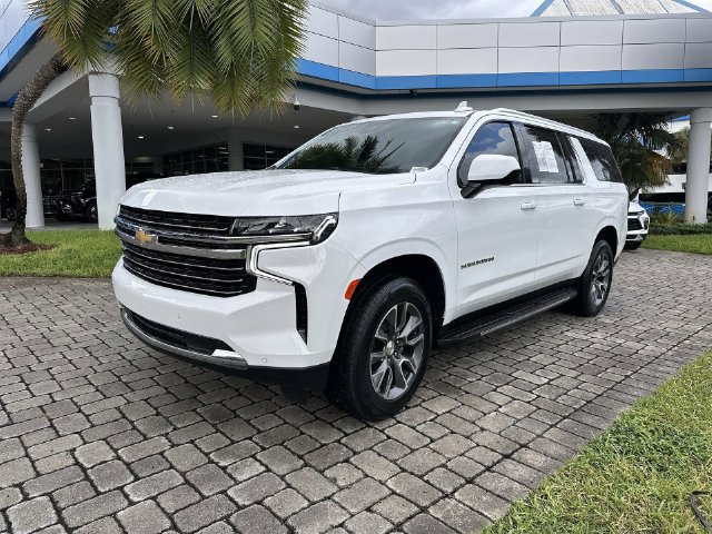 Used 2024 Chevrolet Suburban LT RWD image 21
