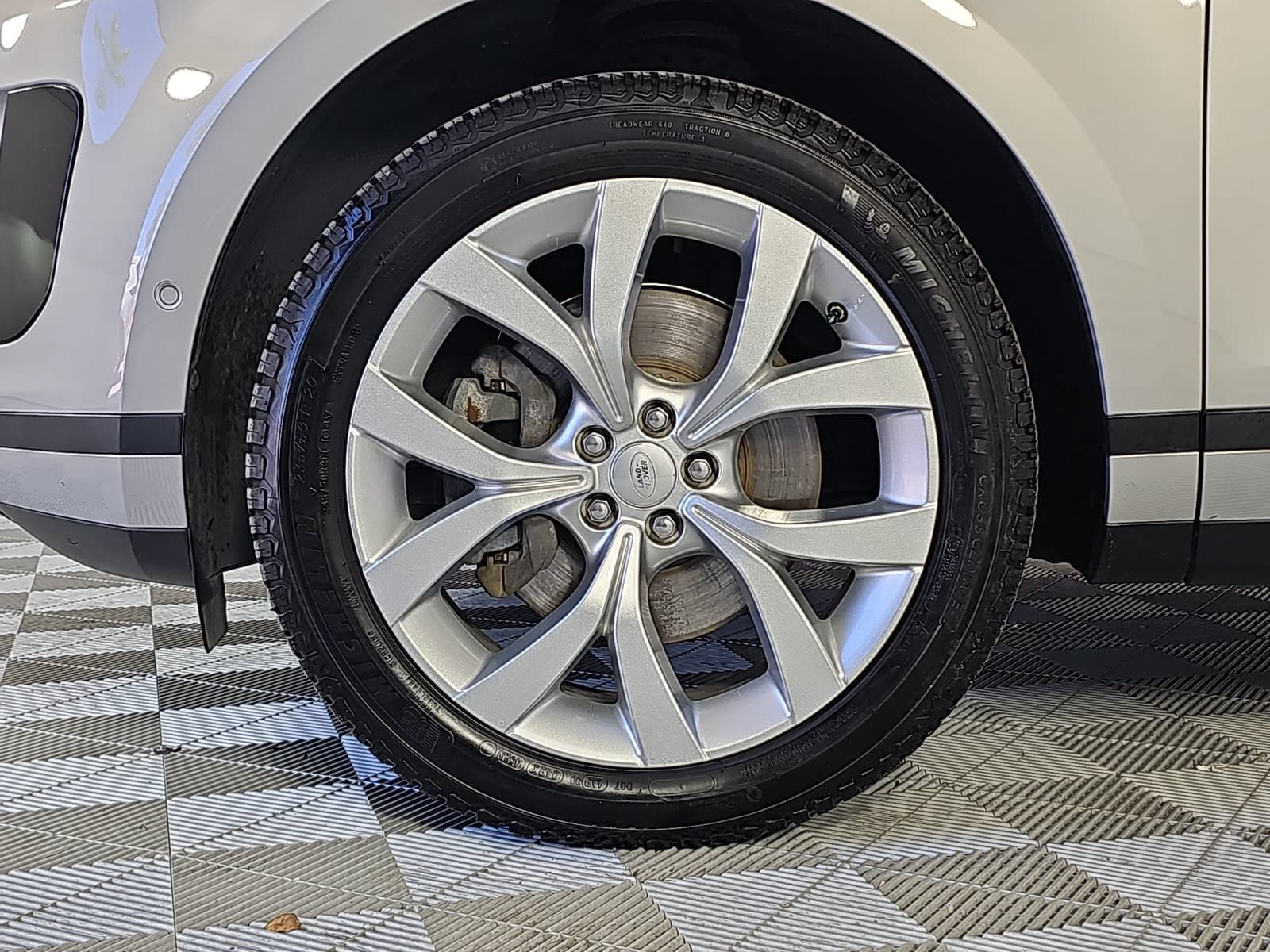 Used 2020 Land Rover Range Rover Evoque SE AWD/4WD image 10