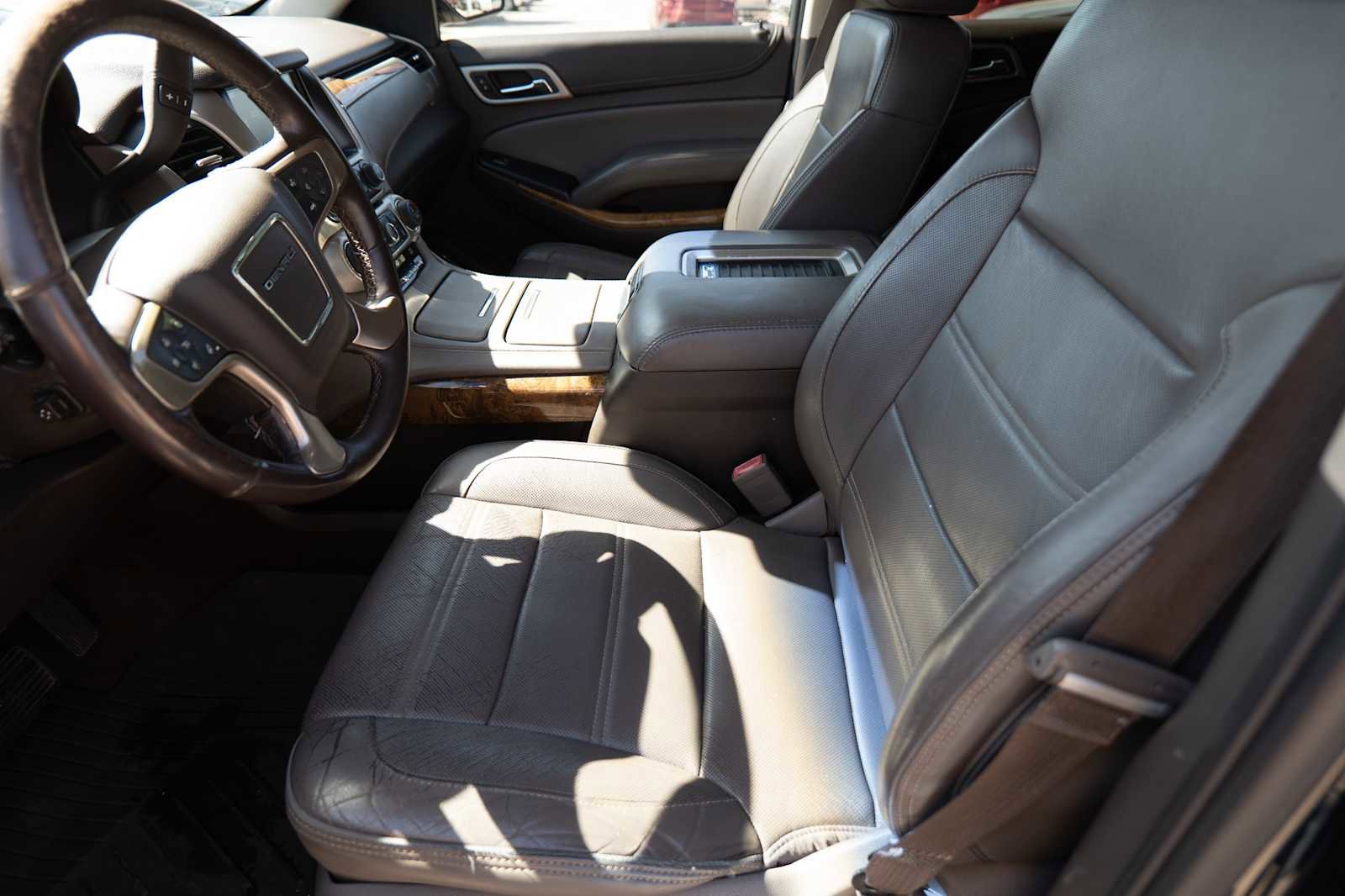 Used 2015 GMC Yukon Denali w/ Premium Package image 10