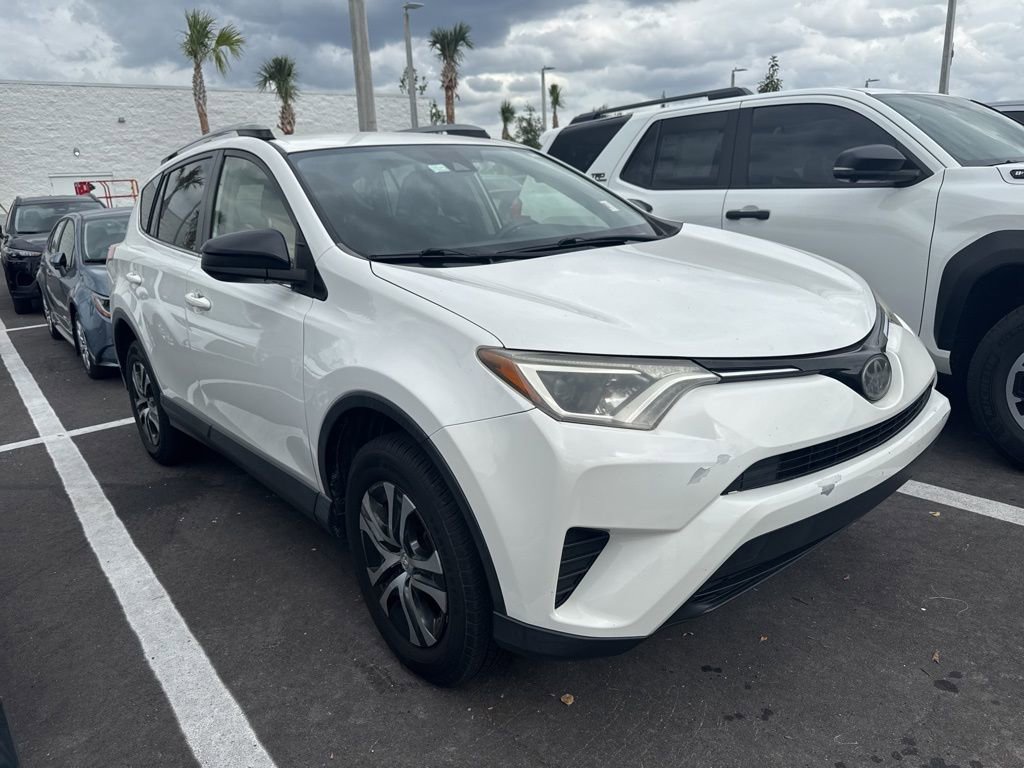 Used 2018 Toyota RAV4 LE FWD image 3