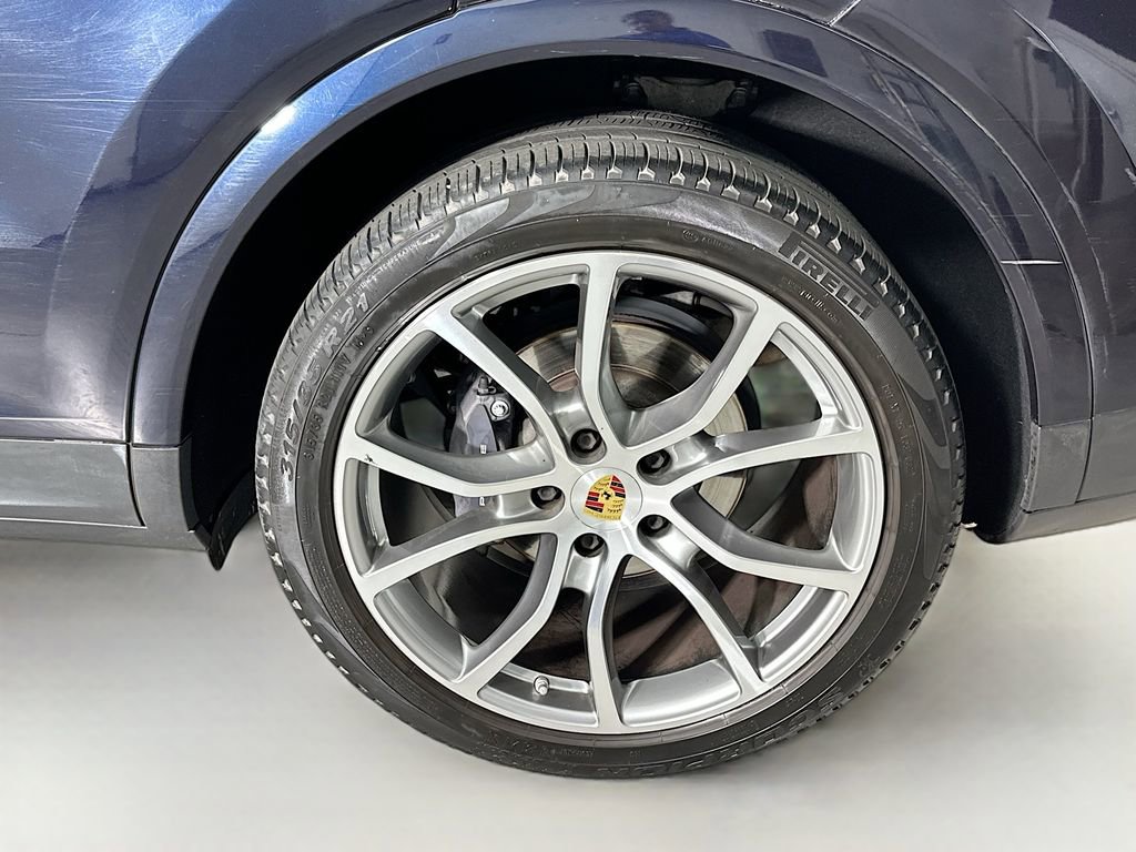 Certified 2022 Porsche Cayenne Platinum Edition image 34