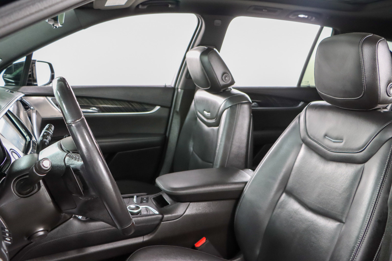 Used 2023 Cadillac XT6 Premium Luxury w/ Technology Package FWD image 26