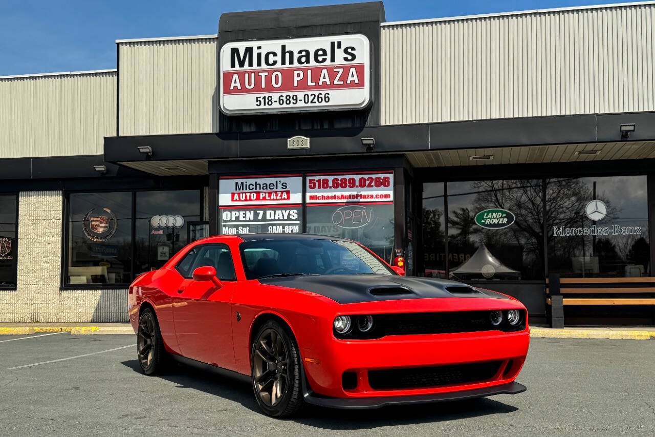 Used 2023 Dodge Challenger SRT Hellcat RWD image 2