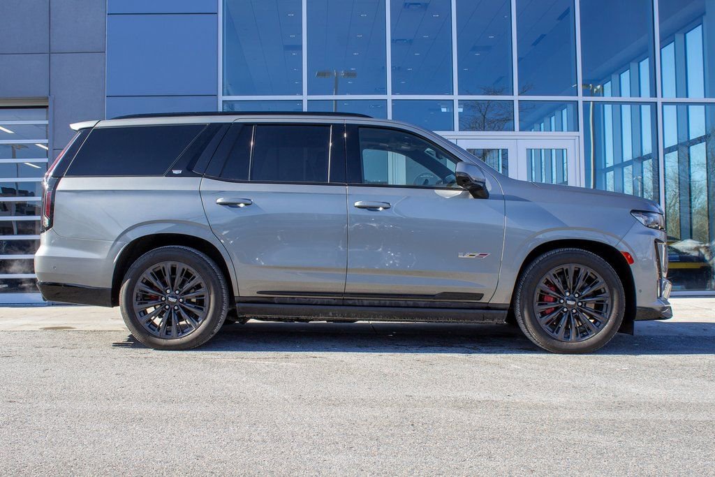 Used 2023 Cadillac Escalade V w/ LPO, ONYX Package image 4