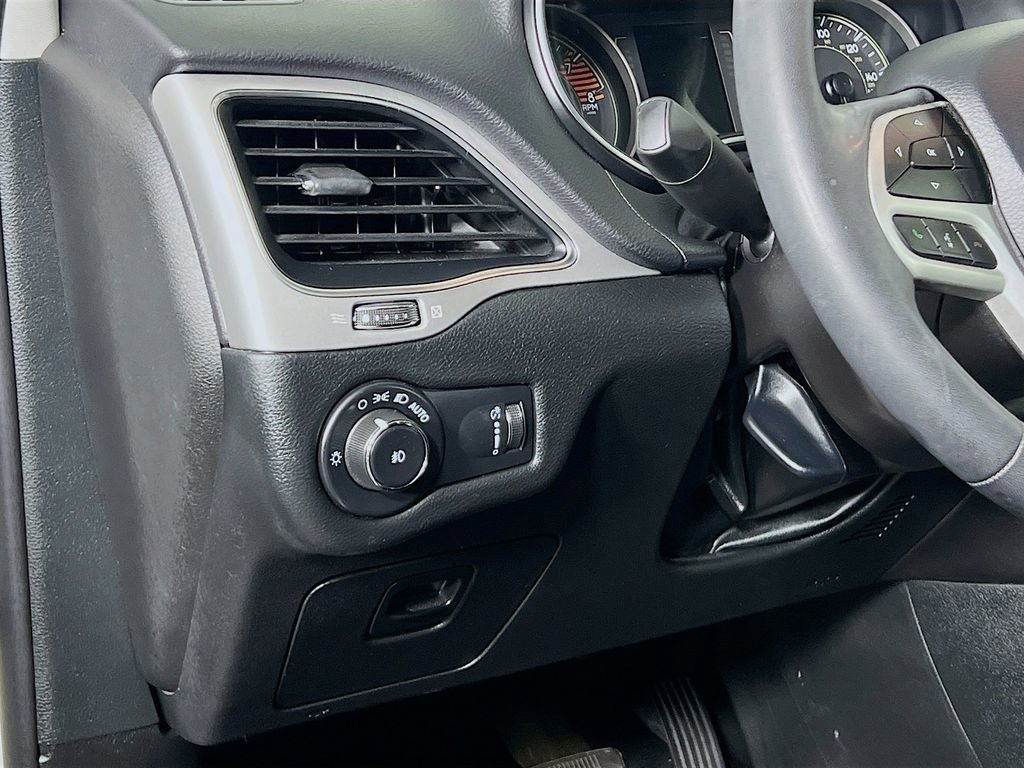 Used 2022 Jeep Cherokee Latitude image 10