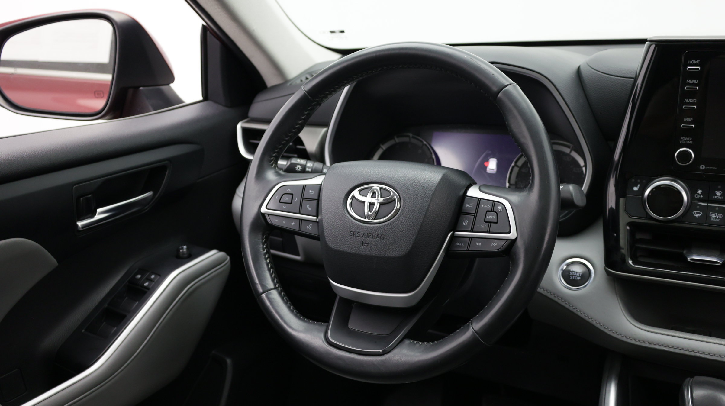 Used 2022 Toyota Highlander XLE FWD image 40
