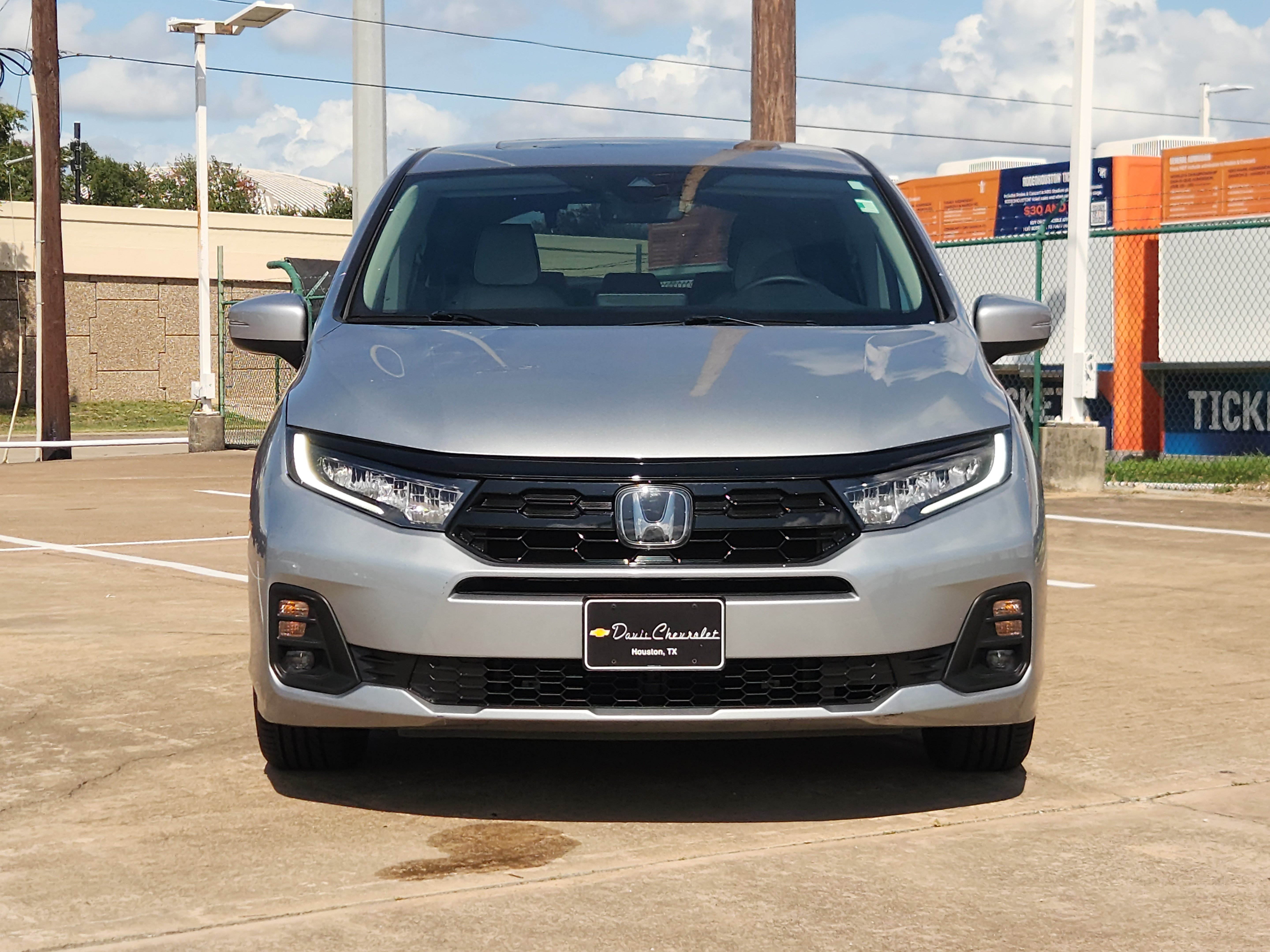 Used 2025 Honda Odyssey Touring image 3
