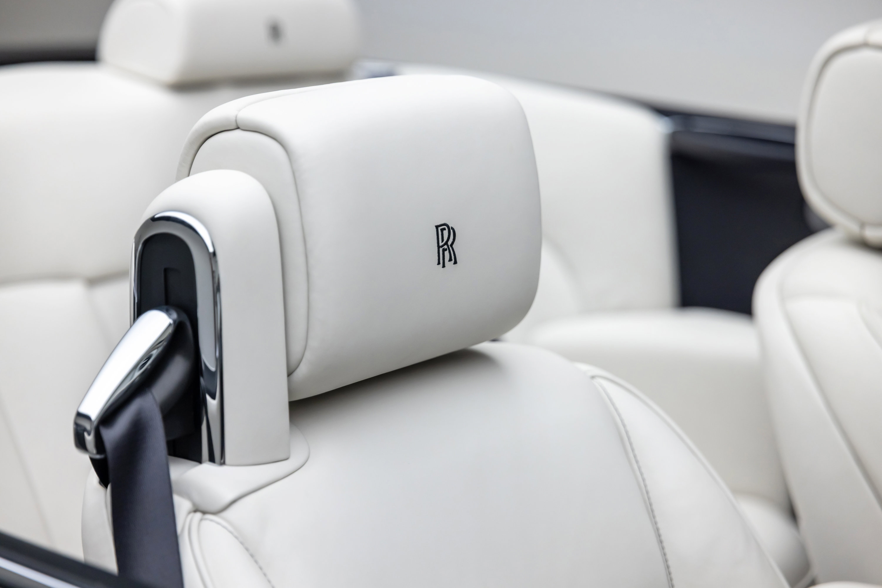 Used 2013 Rolls-Royce Phantom Drophead Coupe image 36