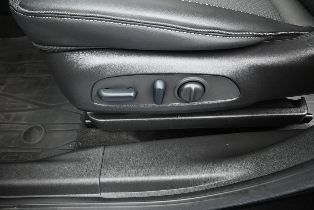 Used 2023 Buick Encore GX Select w/ Sport Touring Package FWD image 22