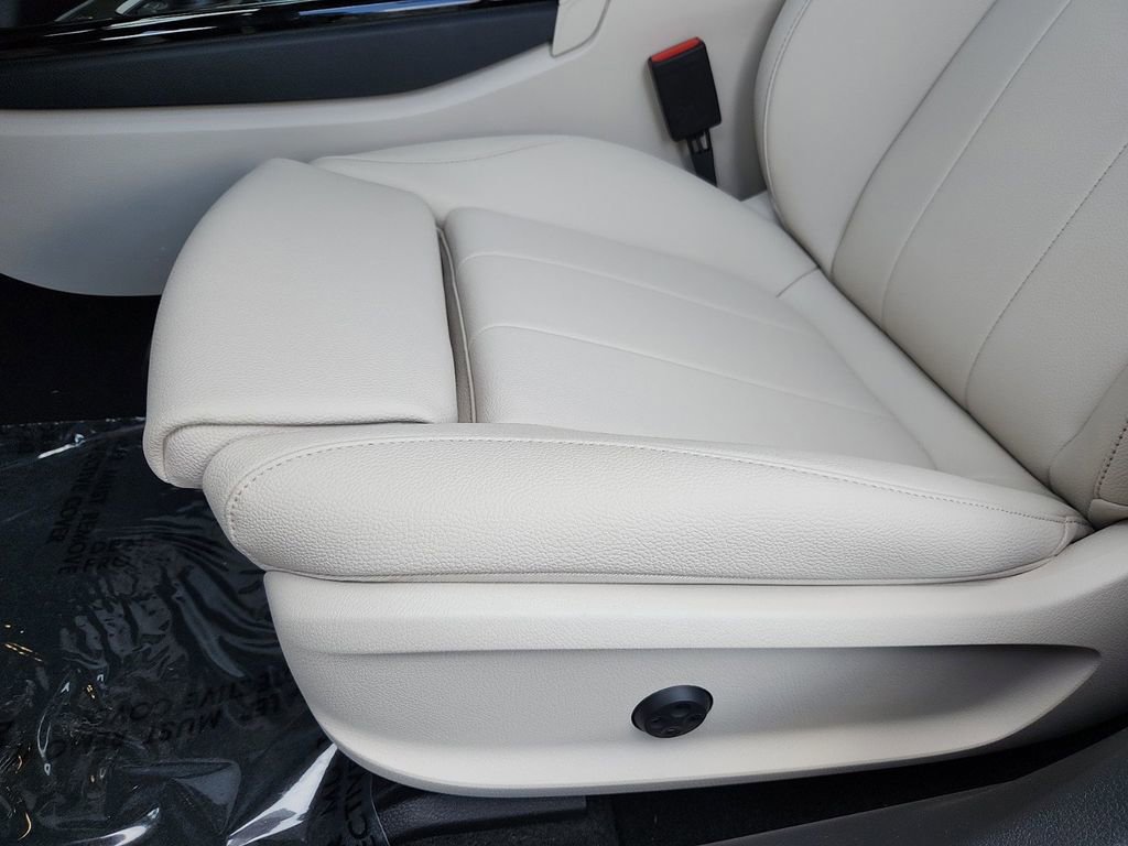 New 2025 Mercedes-Benz CLA 250 4MATIC image 9