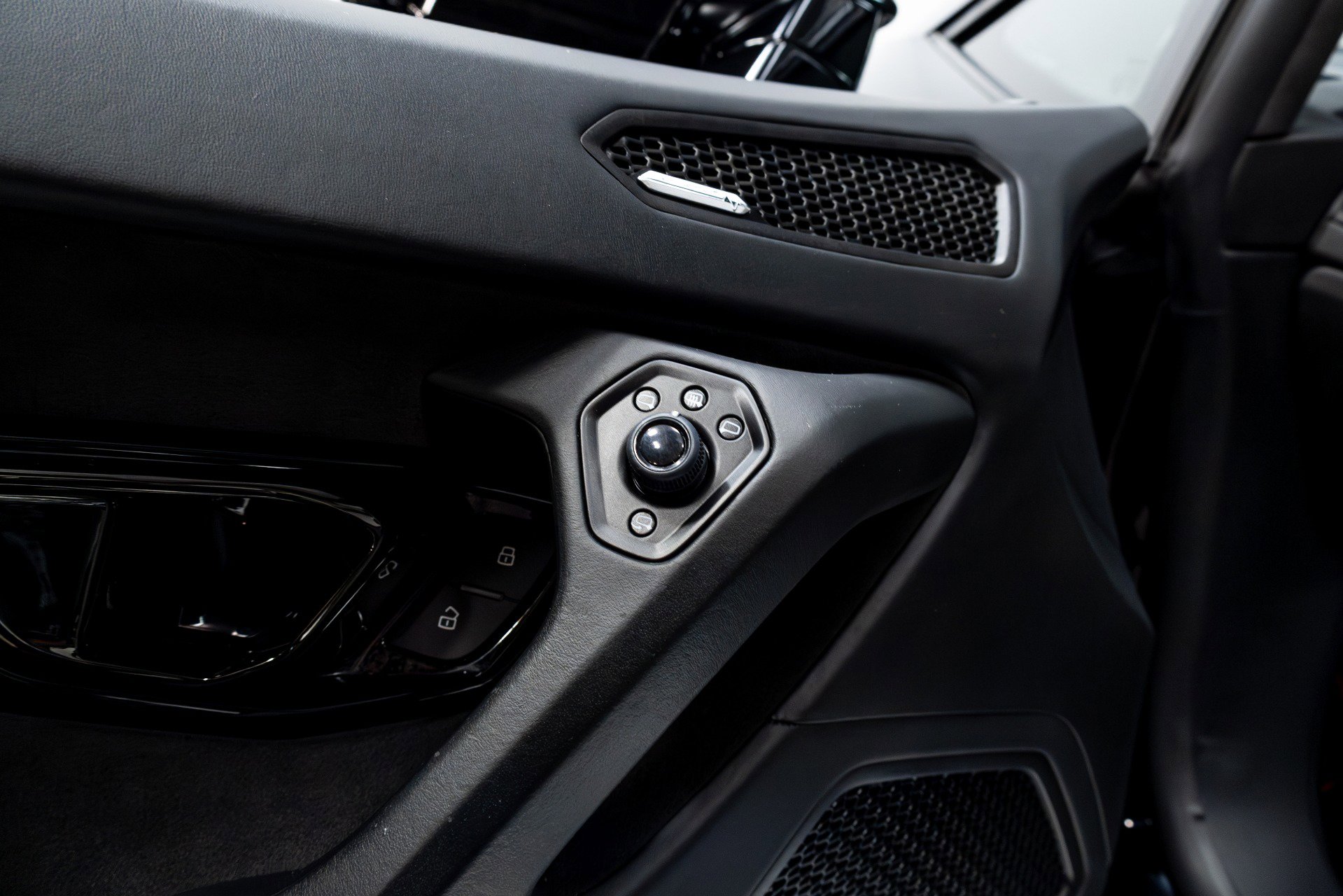 Used 2020 Lamborghini Huracan EVO image 56