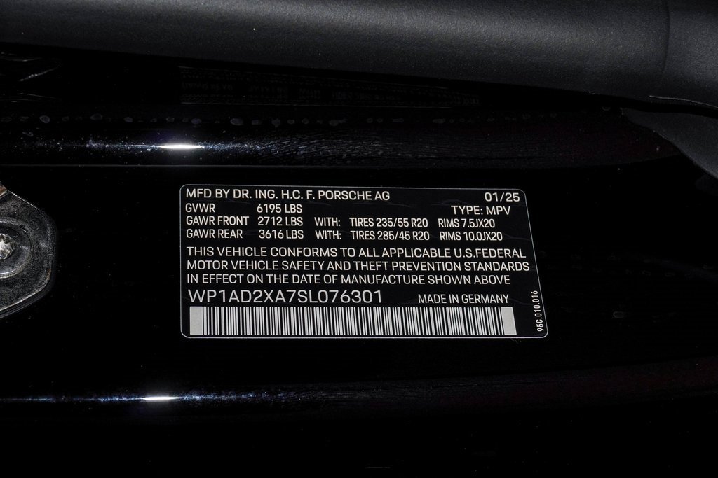 Certified 2025 Porsche Macan Electric image 30