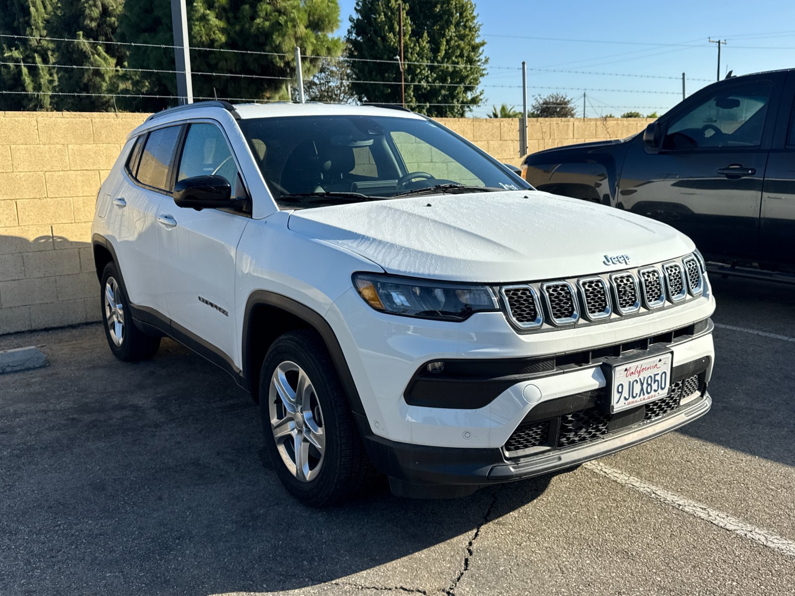 Used 2023 Jeep Compass Latitude w/ Convenience Group AWD/4WD image 2