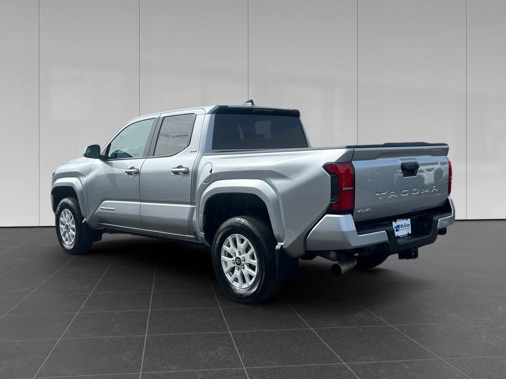Used 2026 Toyota Tacoma SR5 AWD/4WD image 3