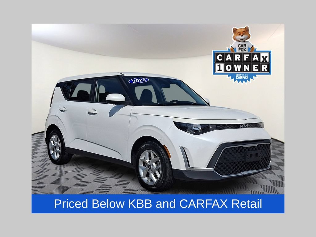 Used 2023 Kia Soul LX w/ Option Group 015 FWD image 1