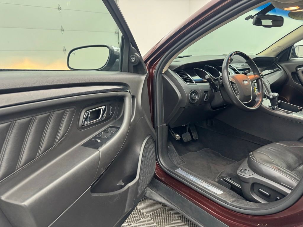 Used 2010 Ford Taurus Limited FWD image 14