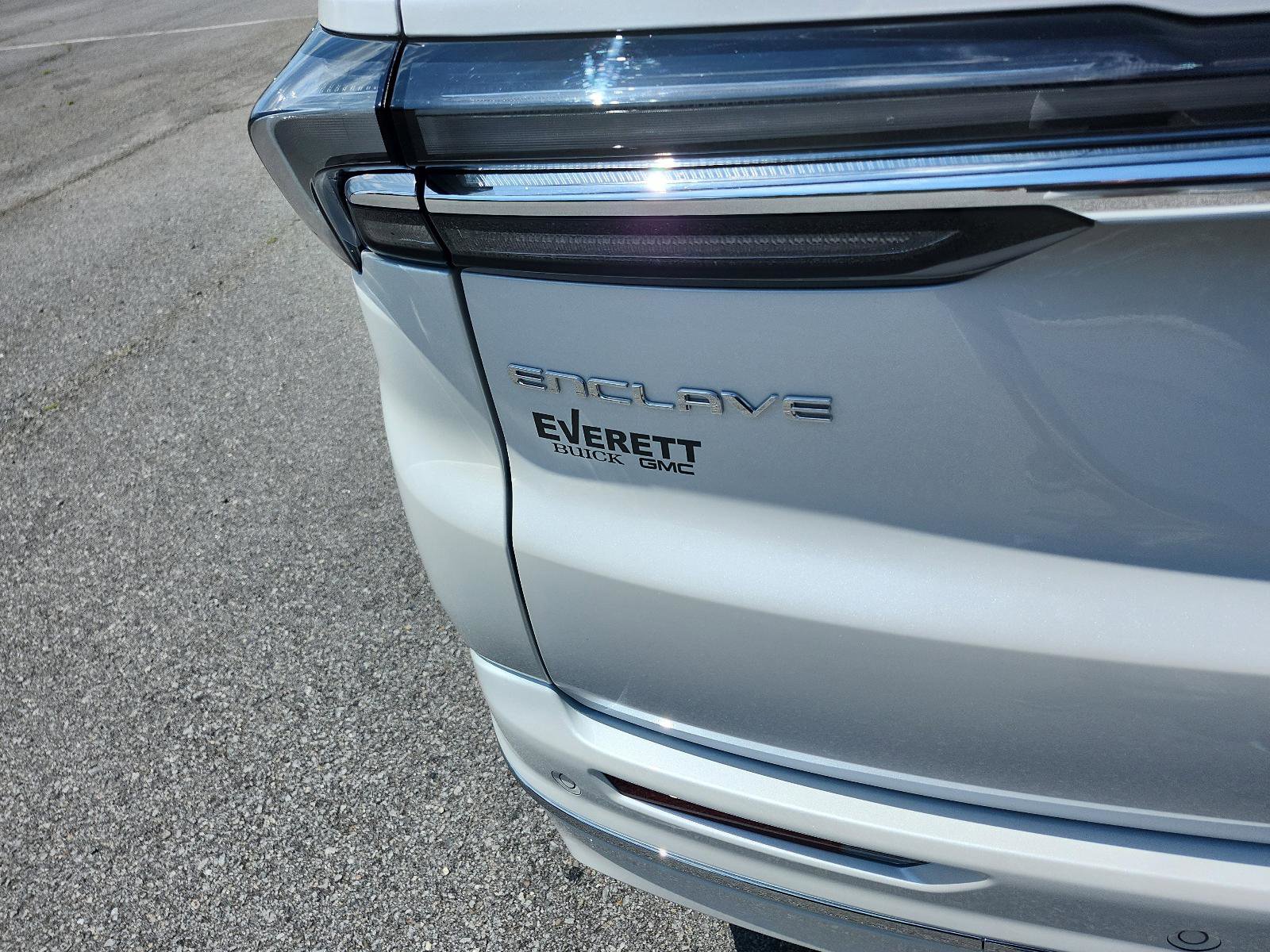 Used 2025 Buick Enclave Avenir w/ Super Cruise Package FWD image 4