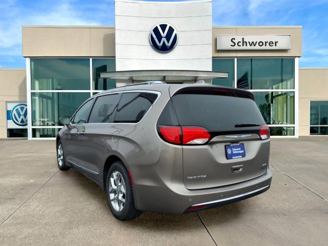 Used 2017 Chrysler Pacifica Limited w/ UConnect Theater Package image 2