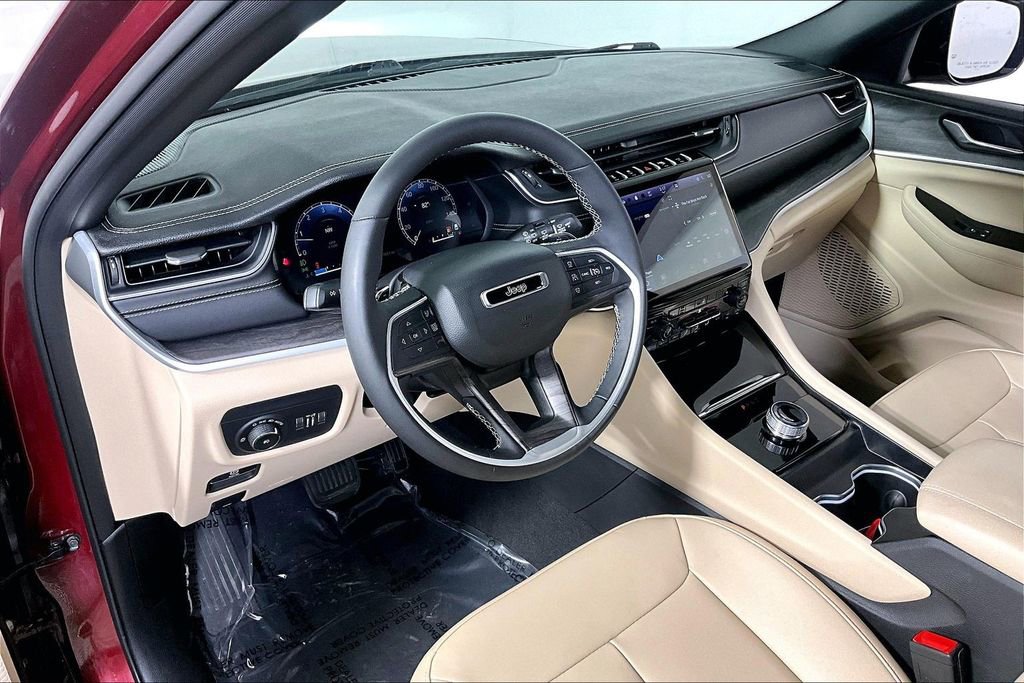 Used 2024 Jeep Grand Cherokee Limited image 13