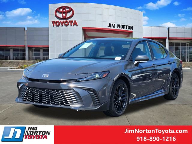 Used 2025 Toyota Camry SE FWD image 3