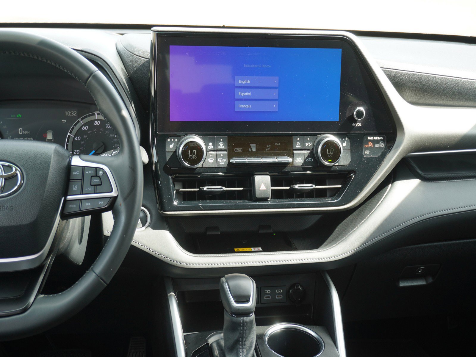 Used 2024 Toyota Highlander XLE image 19