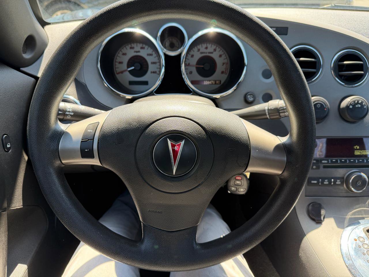 Used 2008 Pontiac Solstice Convertible w/ Preferred Package RWD image 19