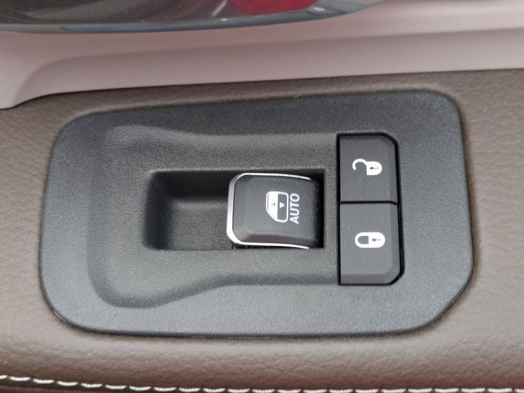 New 2026 RAM 2500 Laramie AWD/4WD image 34