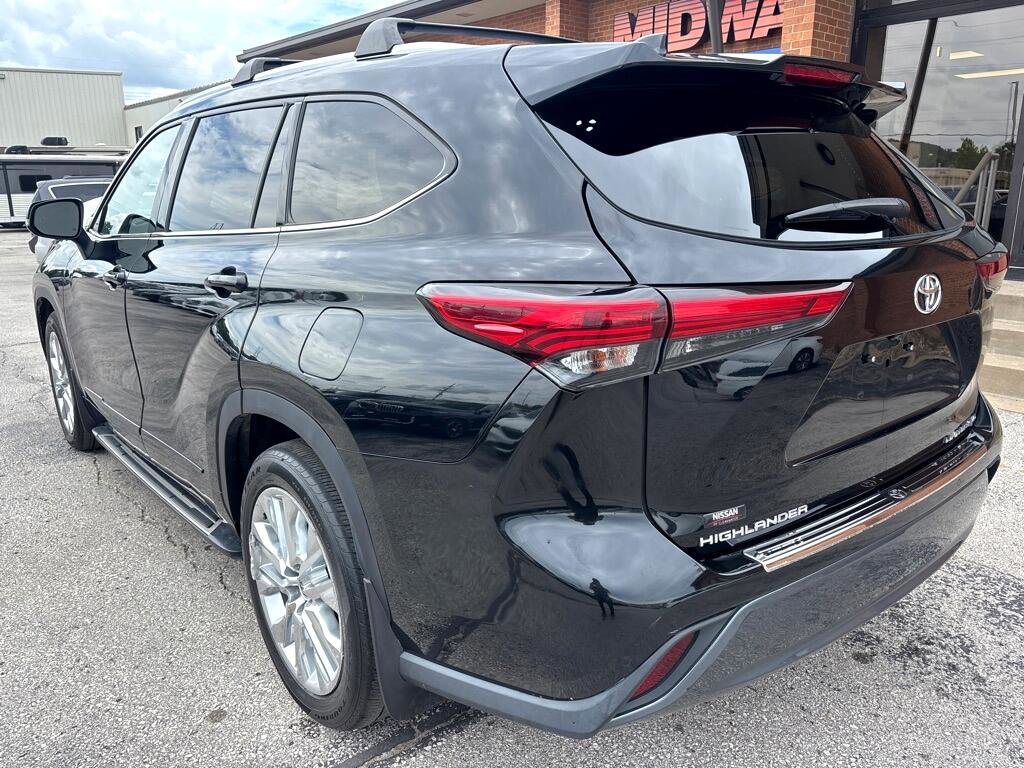 Used 2021 Toyota Highlander Limited image 9