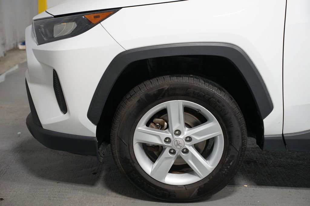 Used 2021 Toyota RAV4 LE image 5