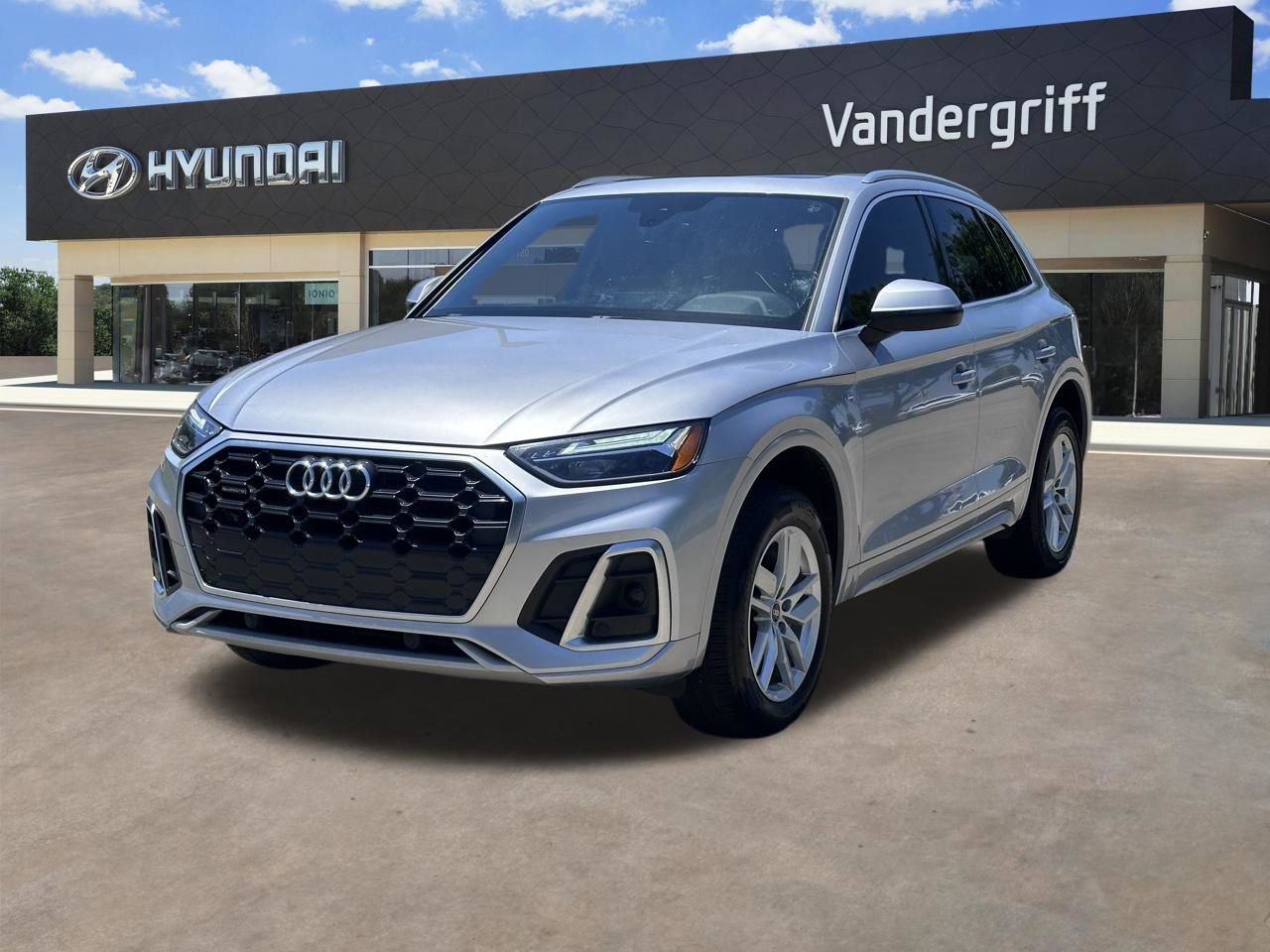 Used 2022 Audi Q5 2.0T Premium AWD/4WD image 2