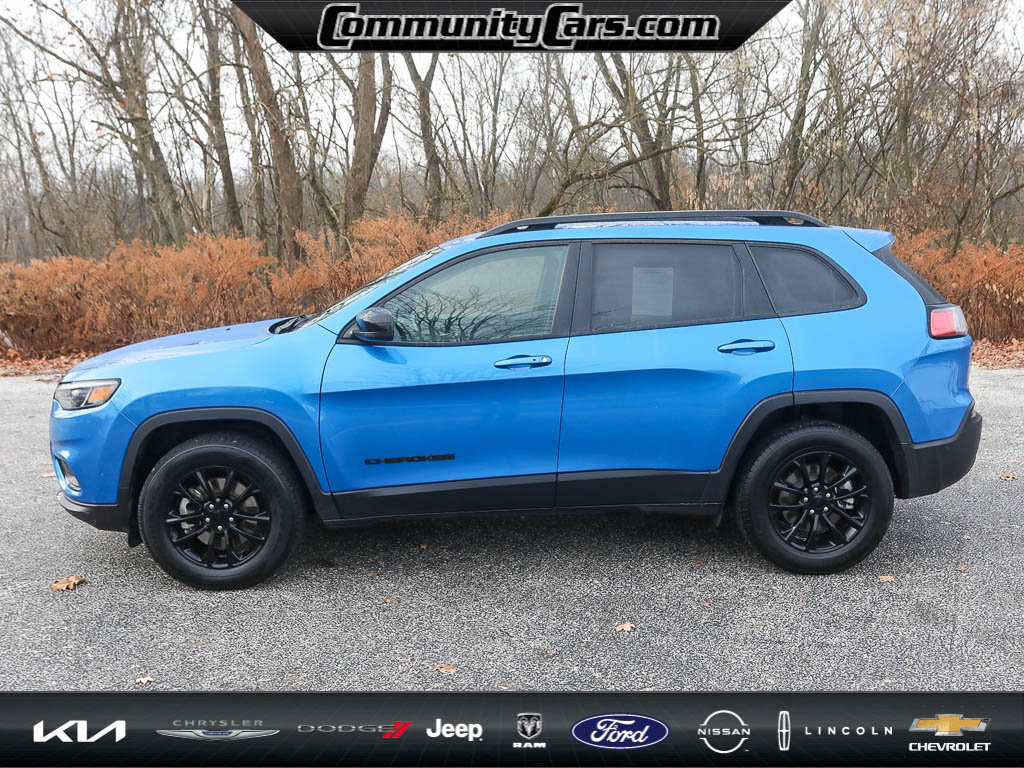 Used 2023 Jeep Cherokee Altitude Lux image 3