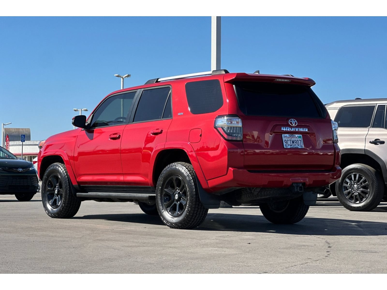 Used 2022 Toyota 4Runner SR5 Premium w/ Moonroof Package AWD/4WD image 6