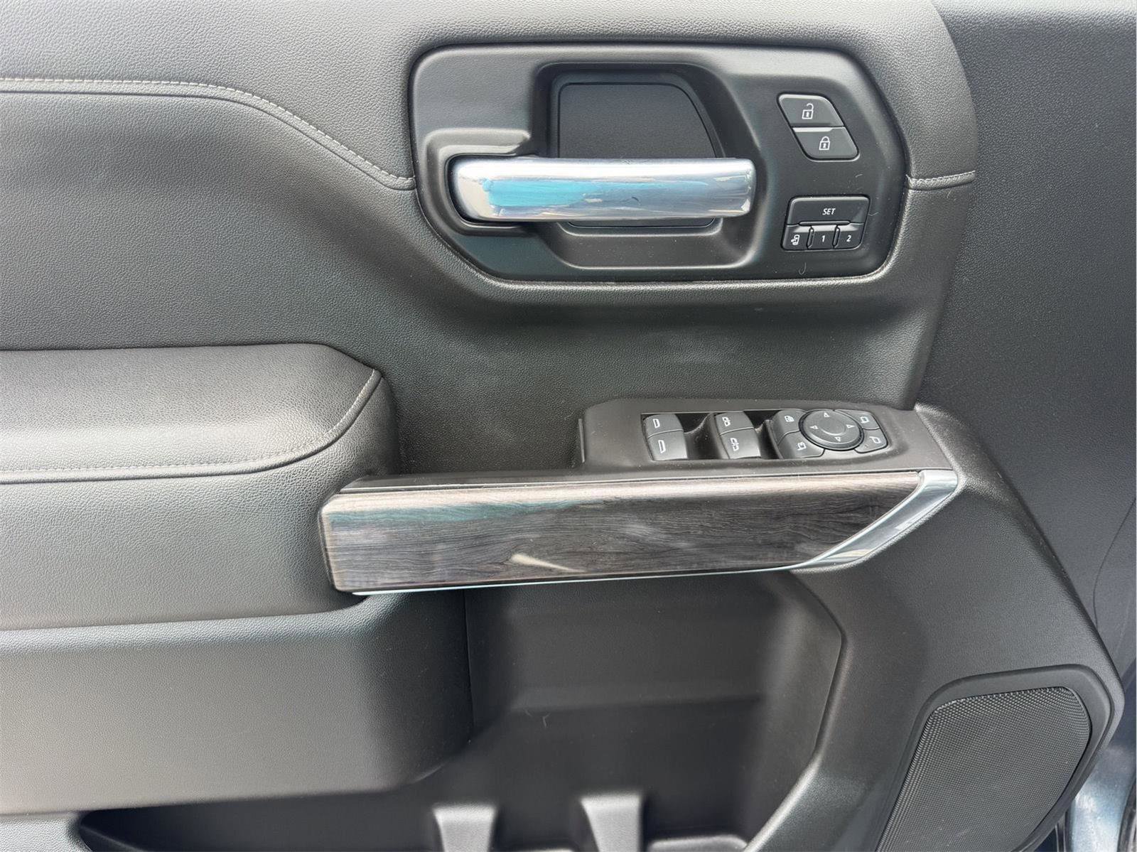 Used 2021 Chevrolet Silverado 1500 LTZ AWD/4WD image 15