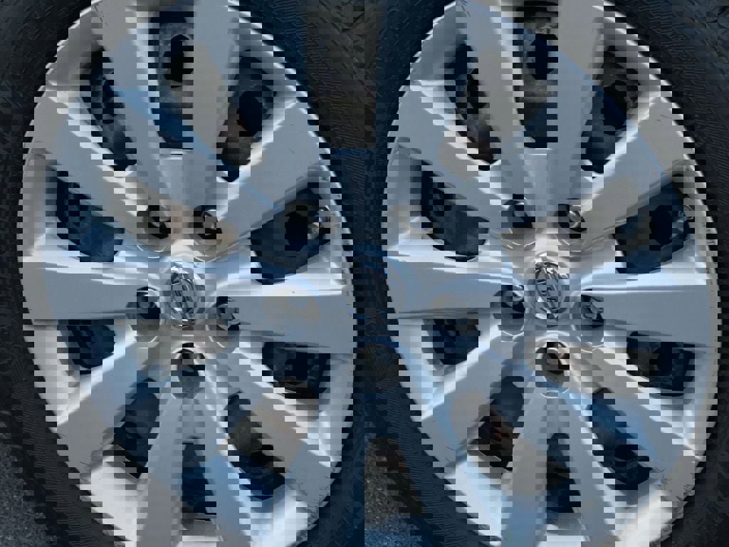 Used 2015 Nissan Sentra S image 12