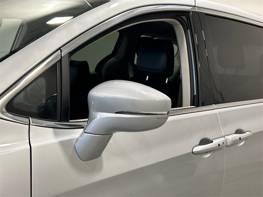 Used 2022 Chrysler Pacifica Touring-L image 12